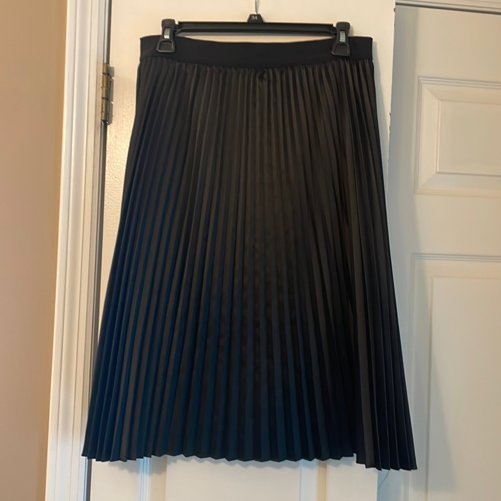 Tahari pleated skirt